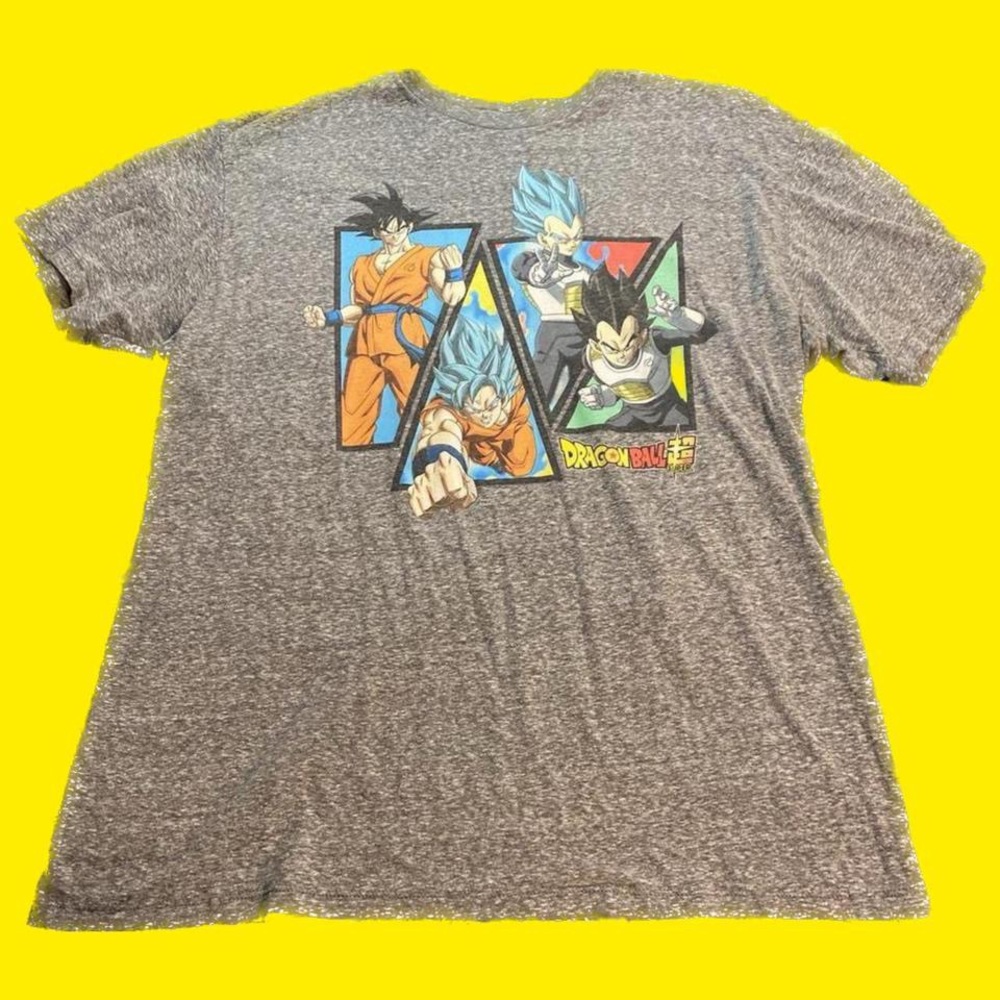 Dragon ball Z shirt in heather grey
men’s XXL